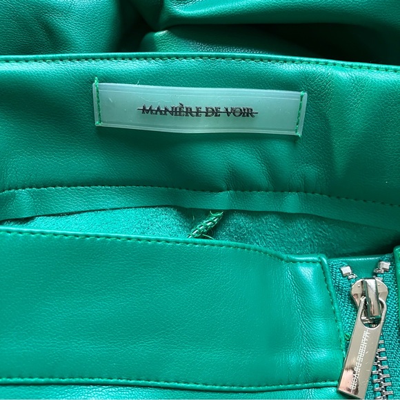 Maniere De Voir Vibrant Emerald Green Tacked Vegan Leather Flared Trousers US 6 - Picture 6 of 15